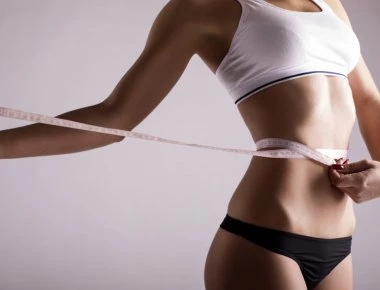 Επτά κανόνες που πρέπει να τηρήσεις το βράδυ για να ξυπνήσεις με επίπεδη κοιλιά